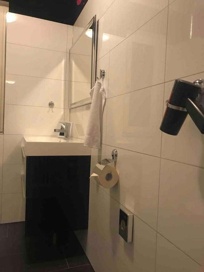 Schoene Grosse Wohnung 2 Schlafzimmer Bis 6 Pax Naehe Stadion Signal Iduna Dortmund Eksteriør billede