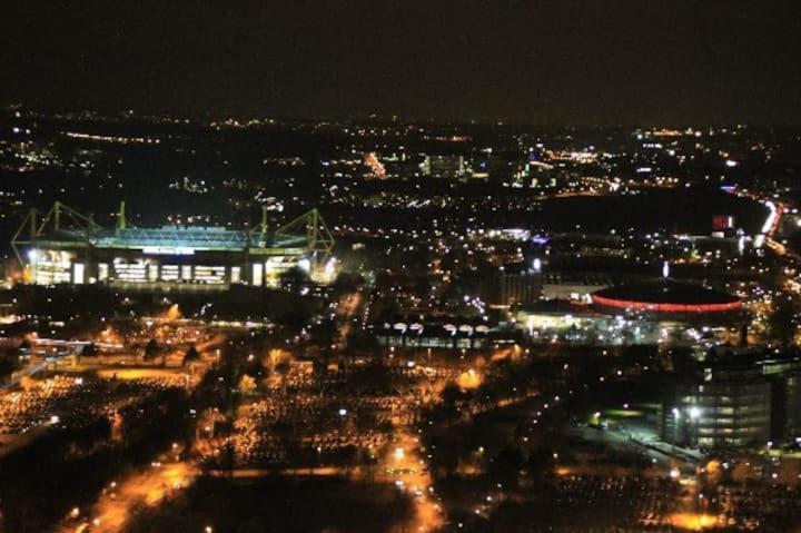 Schoene Grosse Wohnung 2 Schlafzimmer Bis 6 Pax Naehe Stadion Signal Iduna Dortmund Eksteriør billede