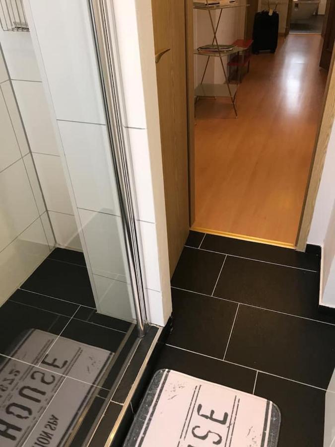 Schoene Grosse Wohnung 2 Schlafzimmer Bis 6 Pax Naehe Stadion Signal Iduna Dortmund Eksteriør billede